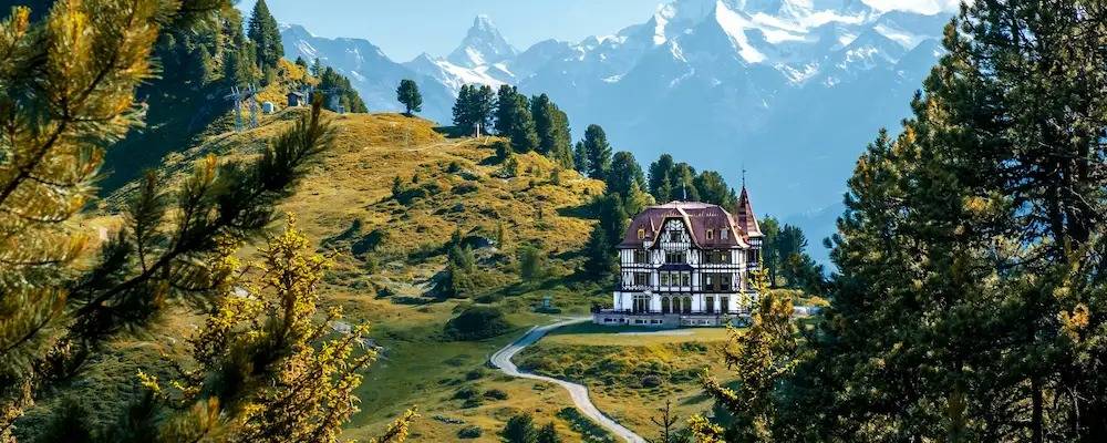 8 Essential Playwriting Residencies for Aspiring Writers