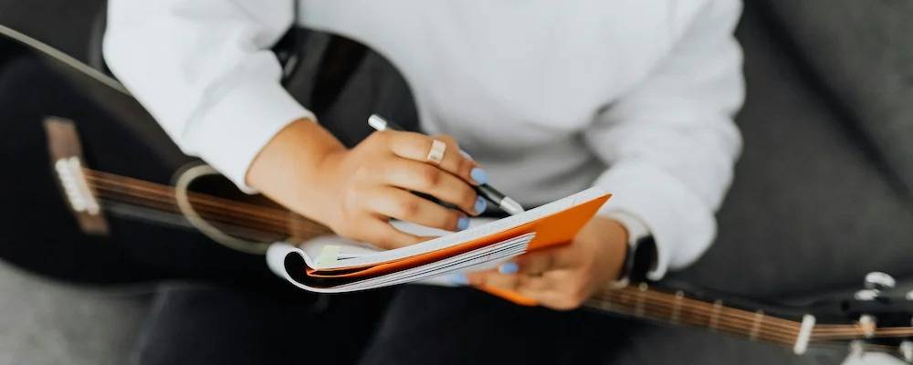 Songwriting Songs Guide: Step-by-Step to Catchy Hits