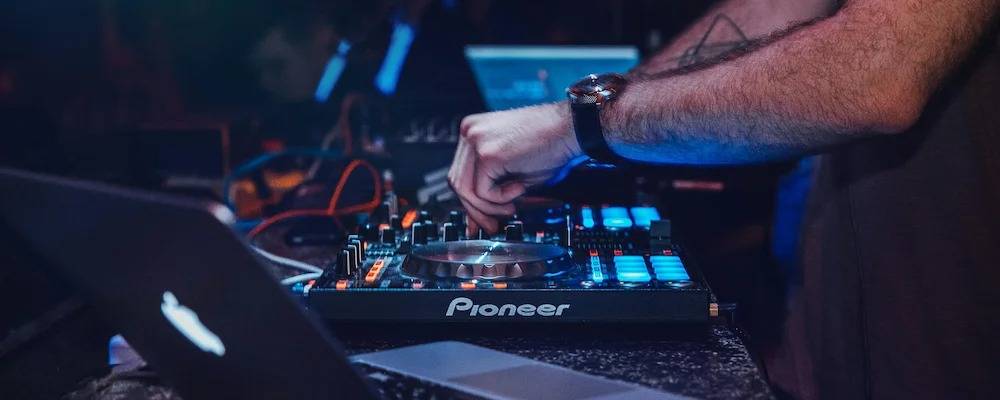 Reggaeton Beat: What It Is and How to Use It in Music