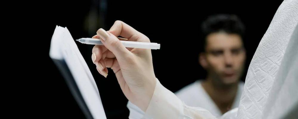 What Is a Sentence Using Manipulate? Everyday Examples